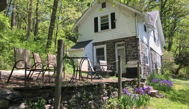 Charming 3 Bedroom/2 Bathroom Carriage House, Kids & Pet Friendly