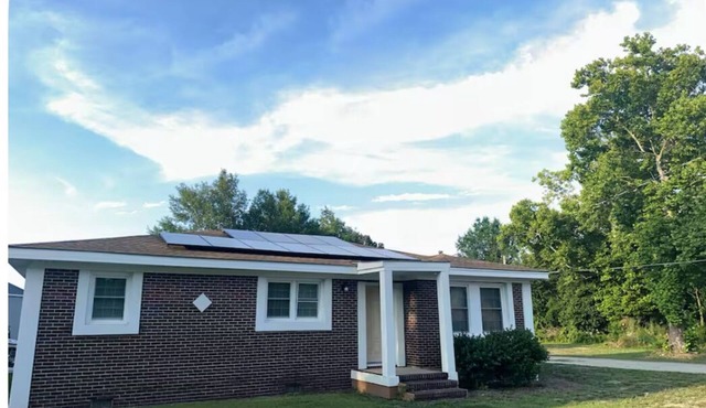 Charming 3-bedroom, 2 bathroom house with WiFi, AC in wonderful Goldsboro.