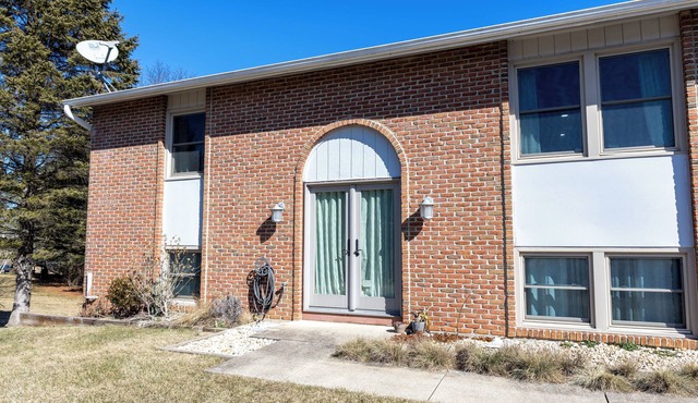 Charming 3 Bedroom, 2 Bathroom Home w/Scenic Deck & Spacious Backyard!