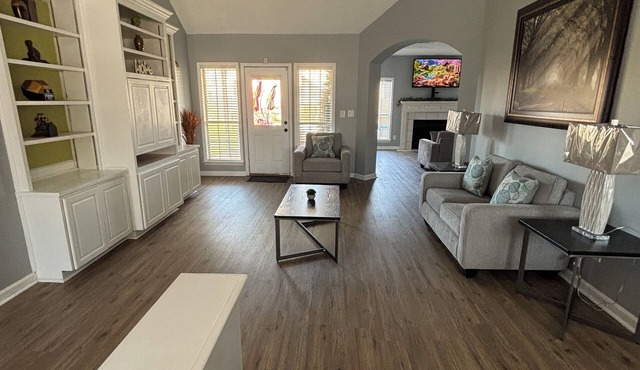 Charming 3 bedroom 2 bath Home Oasis - Pool View, AC, and WiFi