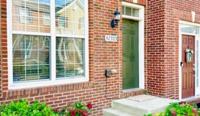 Charming 3 bedroom, 3.5 bathroom Townhome In Ashburn, Virginia