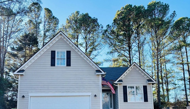 Charming 3-bedroom 3-full bath pet and family friendly house in Apex