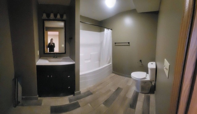 Charming 3-bedroom apartment in lower level of home. Eagle Lake with AC, WiFi