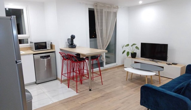 Charming 3-bedroom apartment near town center