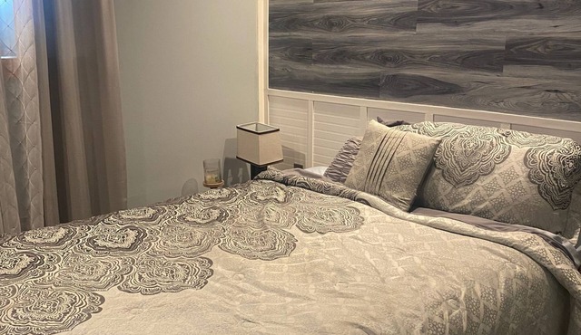 Charming 3-bedroom apartment with AC, WiFi in Glassport, PA