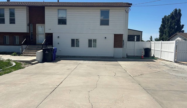 Charming 3-bedroom apartment with WiFi, AC in Syracuse