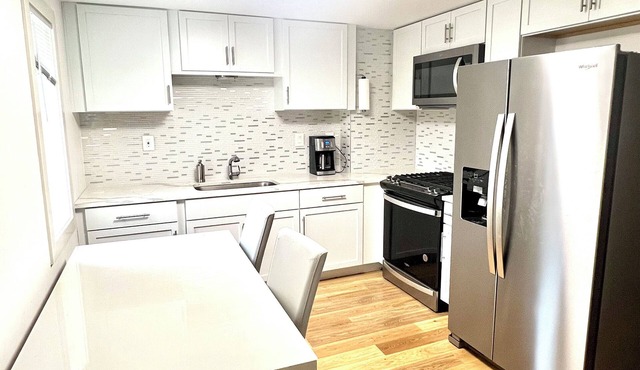 Charming 3-bedroom apartment with AC and WiFi in marvelous Chicago