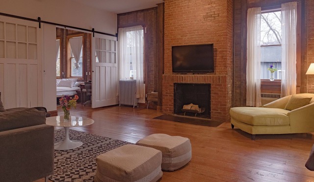 Charming 3-bedroom apartment in delightful Beacon with Chef's Kitchen