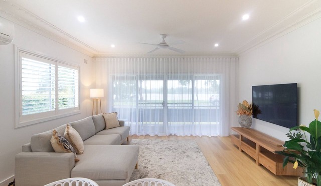 Charming 3 bedroom, modern, waterfront home