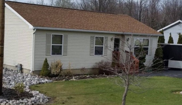 Charming 3-bedroom building in Harborcreek with WiFi, AC. Private and quiet