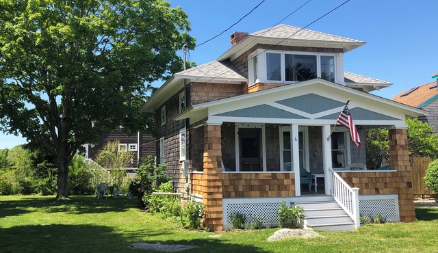 Charming 3-bedroom beach cottage on Groton Long Point with water views