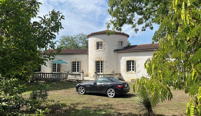 Charming 3-bedroom building with AC in lovely Condom