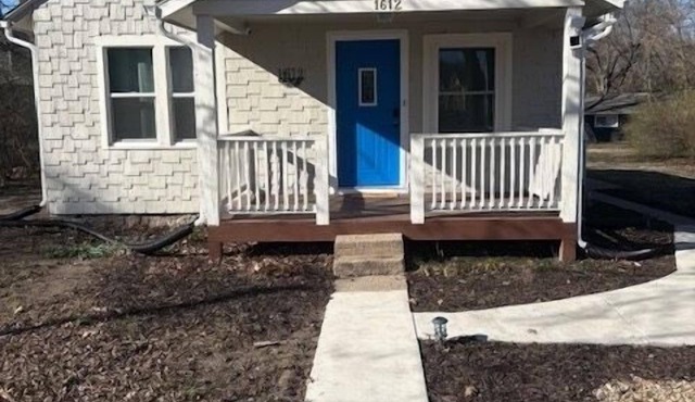 Charming 3-Bedroom Bungalow, Steps from KU & Downtown Lawrence