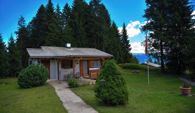 Charming 3-bedroom chalet in Brambrüesch near Lenzerheide