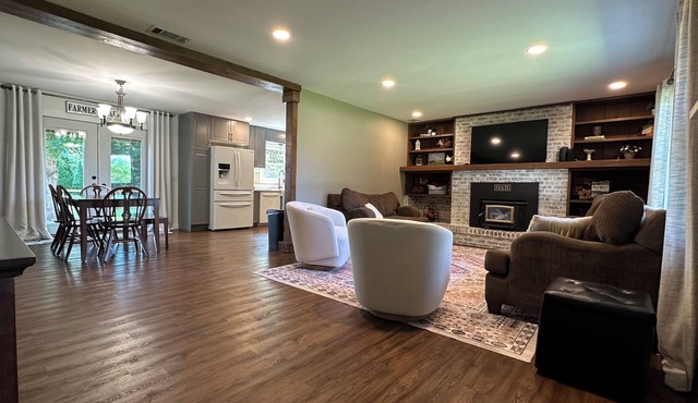 Charming 3-bedroom Country Cottage in Beautiful Brownsburg, IN!