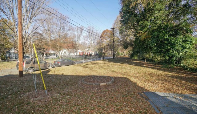 Charming 3-bedroom cottage in Greensboro with AC and WiFi
