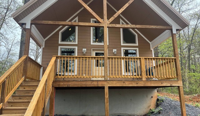 Charming 3-bedroom cabin with WiFi and AC in Rileyville. Mtn and river views.