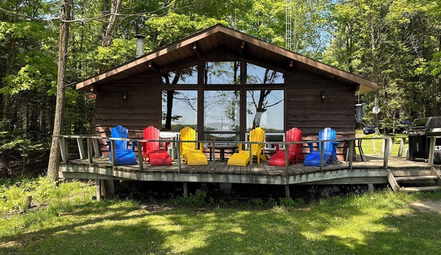 Charming 3-bedroom Island View Cottage in pleasant Magnetawan with WiFi, AC