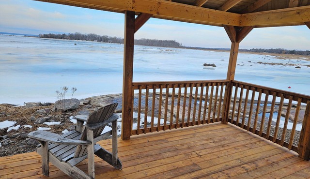 Charming 3-bedroom cottage in 1.5 hour drive from Toronto at Muskoka region.