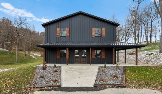 Charming 3-bedroom cabin in Lancaster near many hiking trails and Hocking Hills