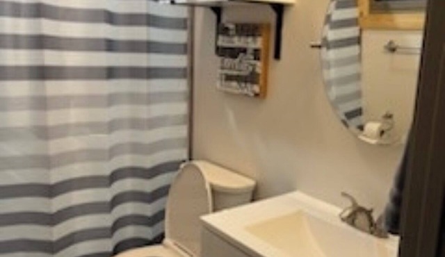 Charming 3-bedroom cabin with WiFi, AC in soothing Scottsboro