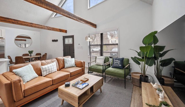 Charming 3-bedroom Cabin With Private Hot Tub