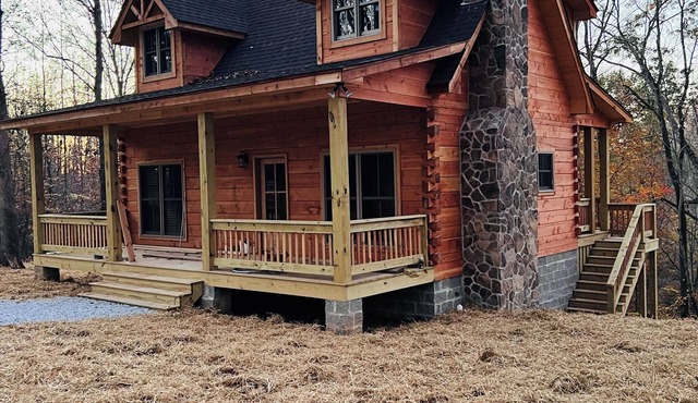 Charming 3-bedroom cabin with WiFi, in Tullahoma out at Tim’s Ford Lake.