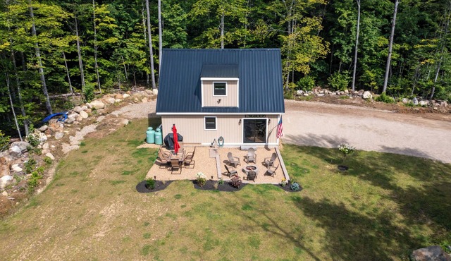 Charming 3-bedroom cabin with AC in Bartlett mins from Storyland & skiing