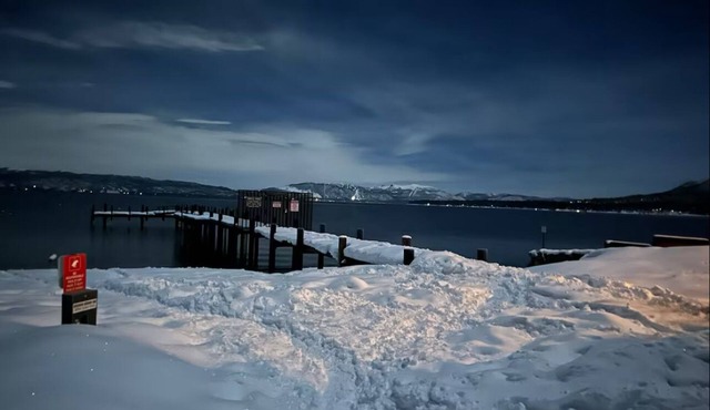 Charming 3-bedroom cabin in fabulous Homewood.Come make Lake Tahoe memories