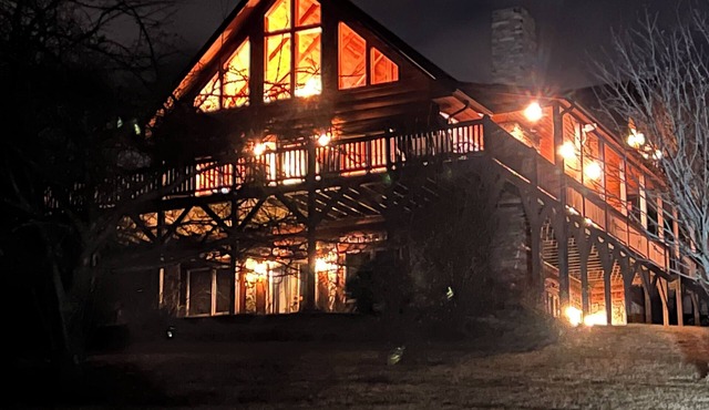 Charming 3-bedroom cabin in Woodlawn with WiFi and AC