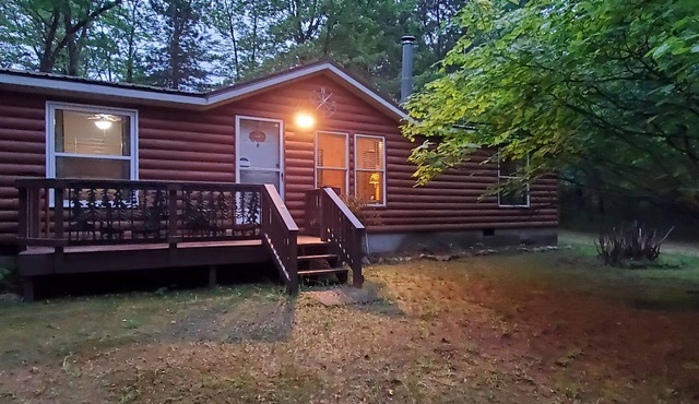Charming 3-bedroom cabin in lovely Crooked Lake with AC, WiFi, ATV Trails