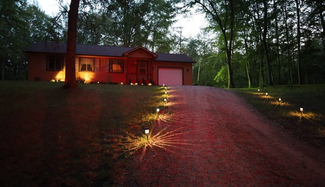 Charming 3-bedroom cabin with wonderful nature view in Farwell