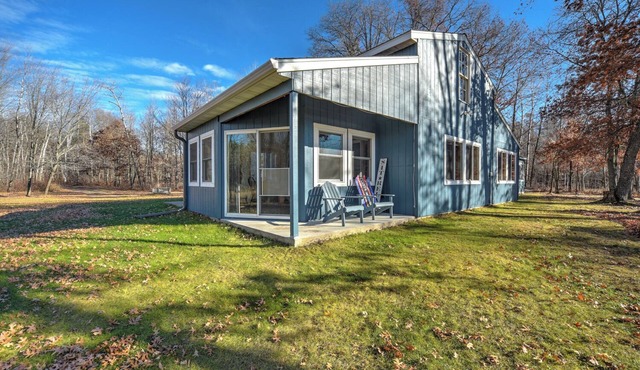 Charming 3-bedroom cabin with AC and WiFi in tranquil Webster