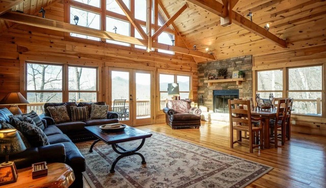 Charming 3-bedroom cabin with amazing mountain views in delightful Jasper