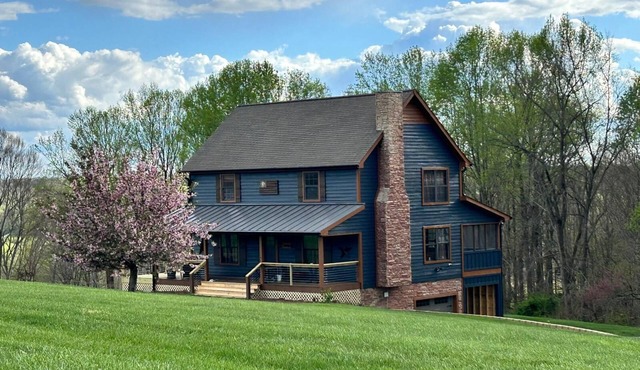 Charming 3-bedroom cabin with AC and WiFi at Barren River Lake in Lucas, KY