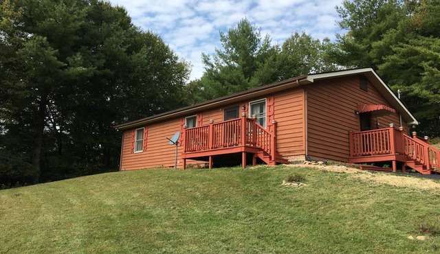 Charming 3 Bedroom Cabin near Hungry Mother State Park and Back of the Dragon