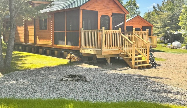 Charming 3-bedroom cabin with WiFi and AC in soothing Ely