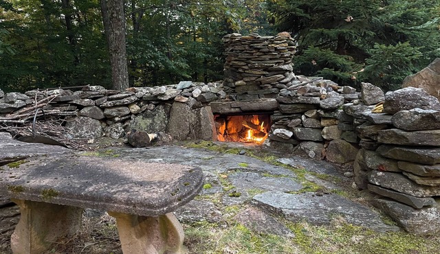 Charming 3+ bedroom chalet with Hot Tub, WiFi, AC in lovely Wardsboro