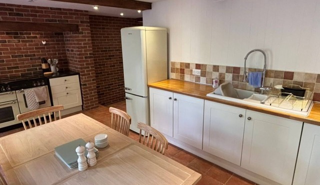 Charming 3-Bedroom Cottage in Worthing, Norfolk – Sleeps up to 8.