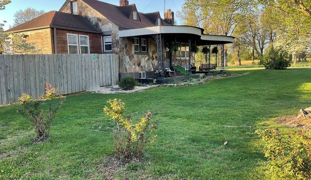 Charming 3-bedroom cottage with WiFi and AC in delightful Caulfield