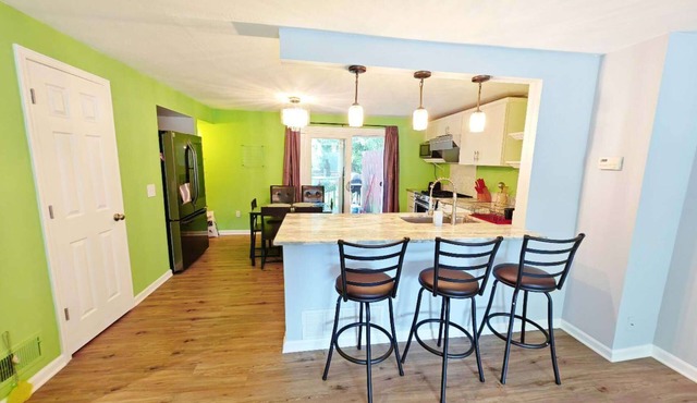 Charming 3-bedroom condo in beautiful Rochester with AC, WiFi