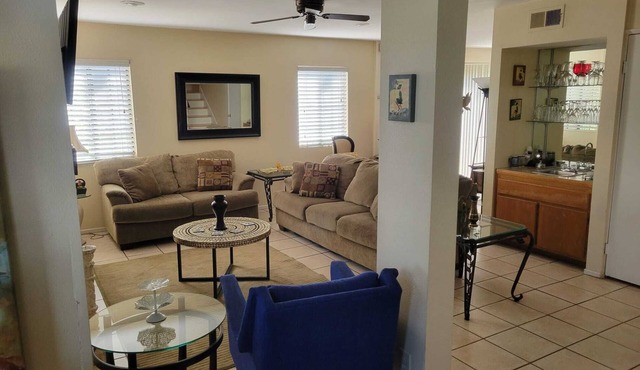 Charming 3-bedroom Condo w/Patio - Cal Tech Area