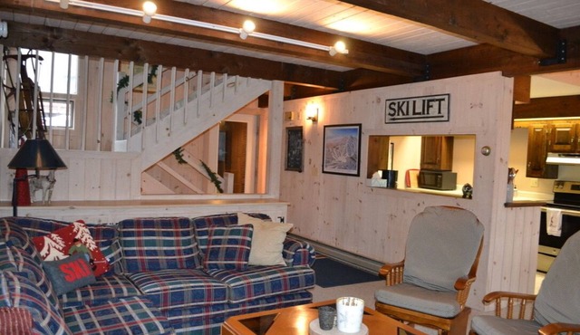 Charming 3-bedroom condo in Bromley Village.