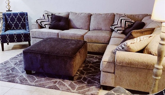 Charming 3-bedroom condo with WiFi and AC in pleasant Euclid