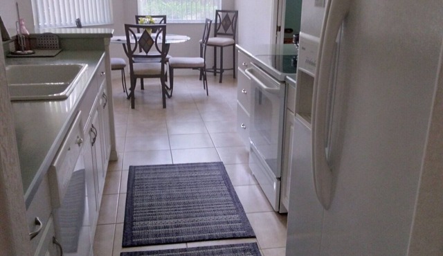 Charming 3-bedroom condo in gated community with WiFi, AC in brilliant Venice.