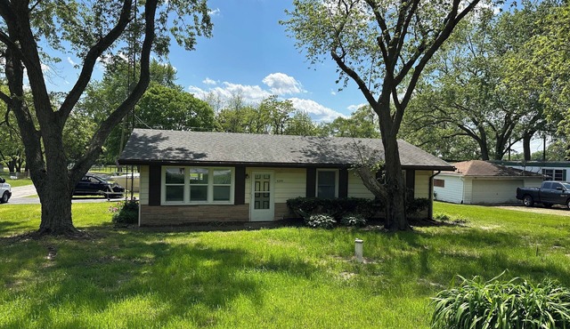 Charming 3-bedroom Corner house in Morris/Minooka