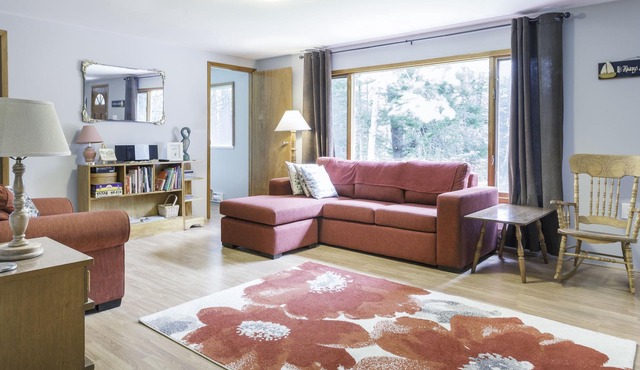 Charming 3 Bedroom Cottage near Hubbards; very close to Fox Point beach