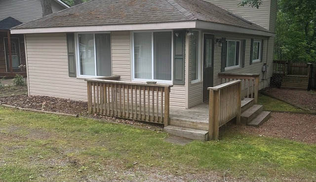 Charming 3-bedroom cottage with WiFi and AC in welcoming Brooklyn