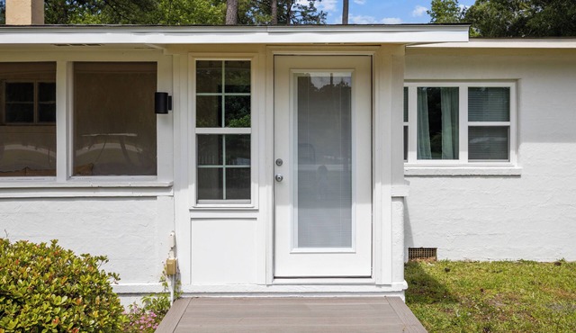 Charming 3-bedroom cottage in Oriental, pet friendly