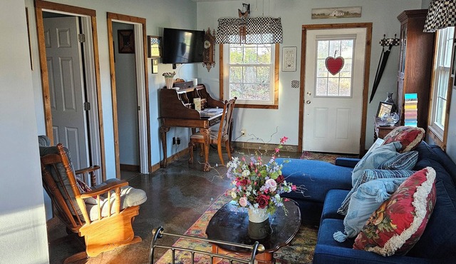 Charming 3-bedroom cottage with WiFi and AC in fantastic Riverton